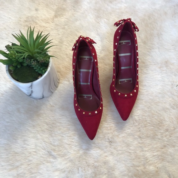 Elle red bow gold studded pointed toe pumps - Picture 2 of 5